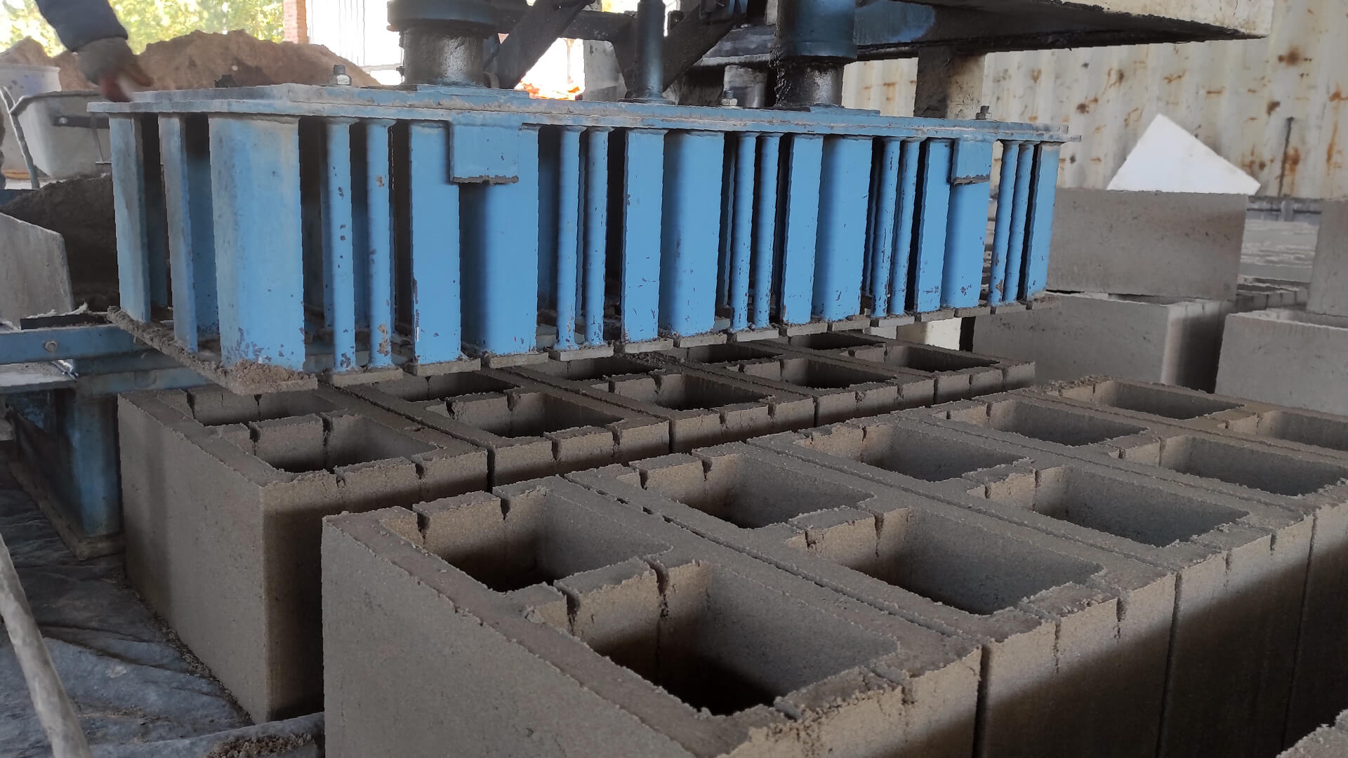 Betonstein-Produktion in Paraguay